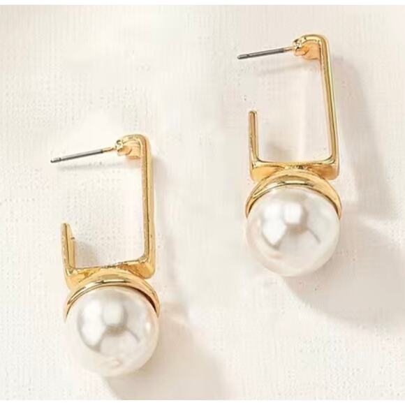 Pearl Rectangle Hoop Earrings - Picture 2 of 2